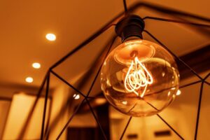 A Importância da Iluminação na Decoração de Interiores